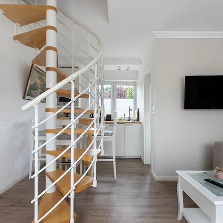 Holiday home Haeuschen Seerobbe Bohl